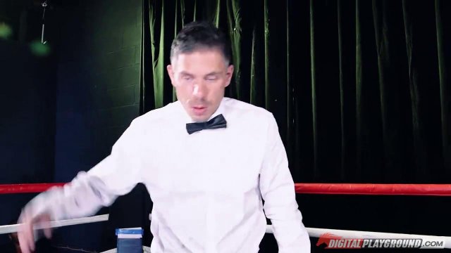 Превью Две боксерши устроили жмж секс с судьей на ринге после удачного боя № 7790
